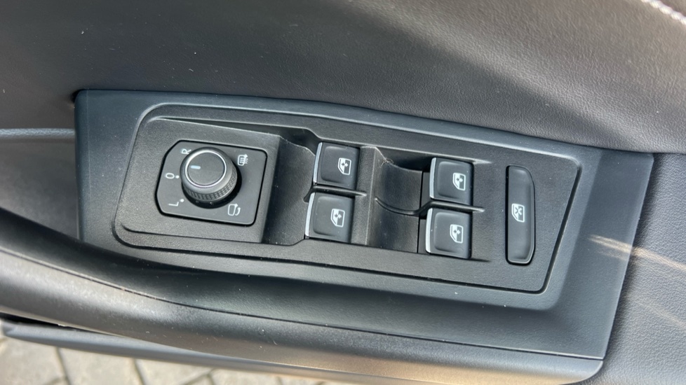 Used Volkswagen T-Roc 2024 for sale - 76593762: Photo 33