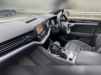 Used Volkswagen Touareg 2020 for sale - 76229400: Photo