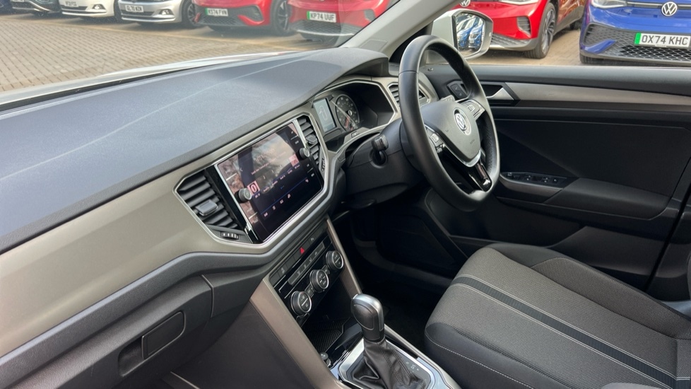 Used Volkswagen T-Roc 2020 for sale - 76021903: Photo 2