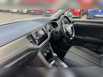 Used Volkswagen T-Roc 2020 for sale - 76021903: Photo 2