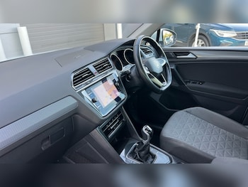 Used Volkswagen Tiguan 2022 for sale - 76146041: Photo 2