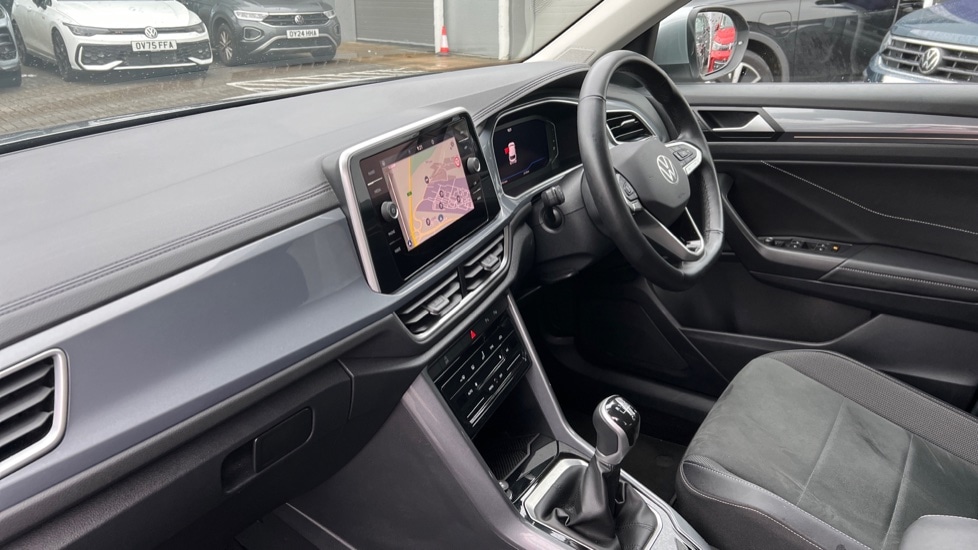 Used Volkswagen T-Roc 2024 for sale - 76276821: Photo 2