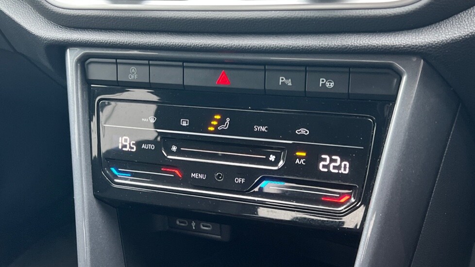 Used Volkswagen T-Roc 2024 for sale - 76276821: Photo 29