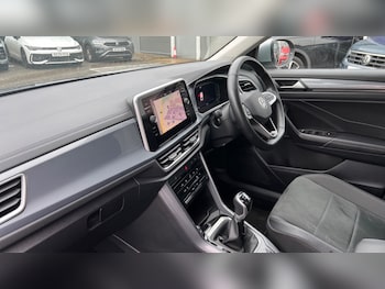 Used Volkswagen T-Roc 2024 for sale - 76276821: Photo