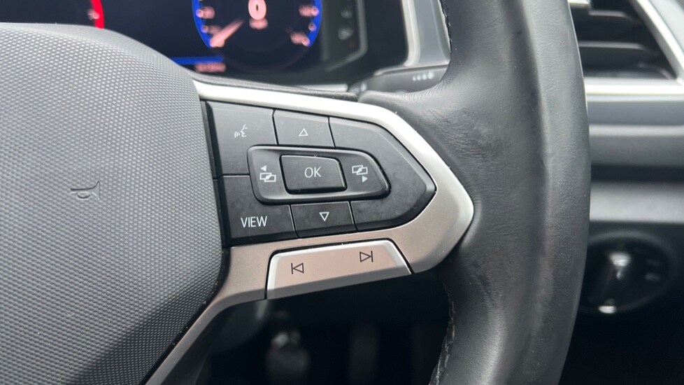 Used Volkswagen T-Roc 2024 for sale - 76276821: Photo 31