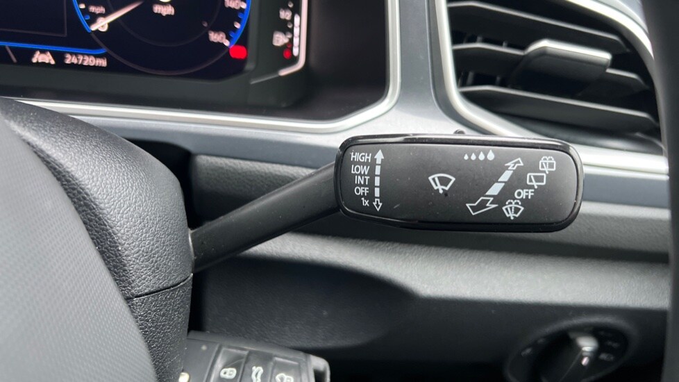 Used Volkswagen T-Roc 2024 for sale - 76276821: Photo 40