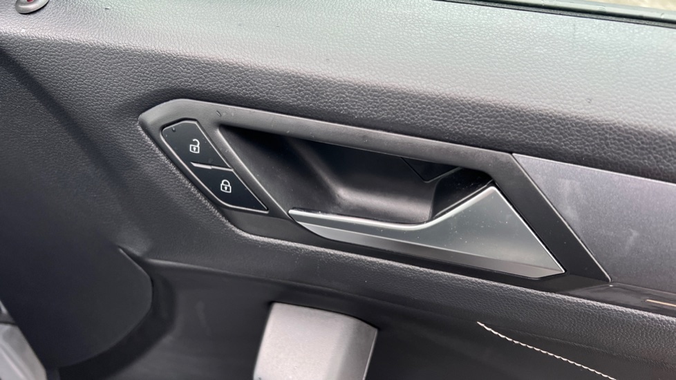 Used Volkswagen T-Roc 2024 for sale - 76276821: Photo 44