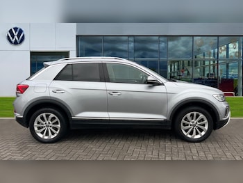Used Volkswagen T-Roc 2024 for sale - 76276821: Photo