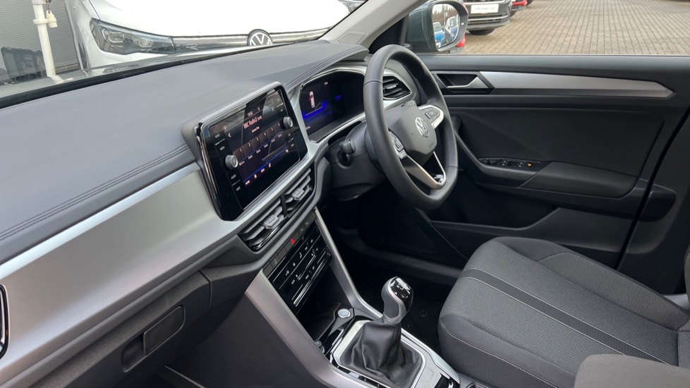 Used Volkswagen T-Roc 2025 for sale - 77053399: Photo 2