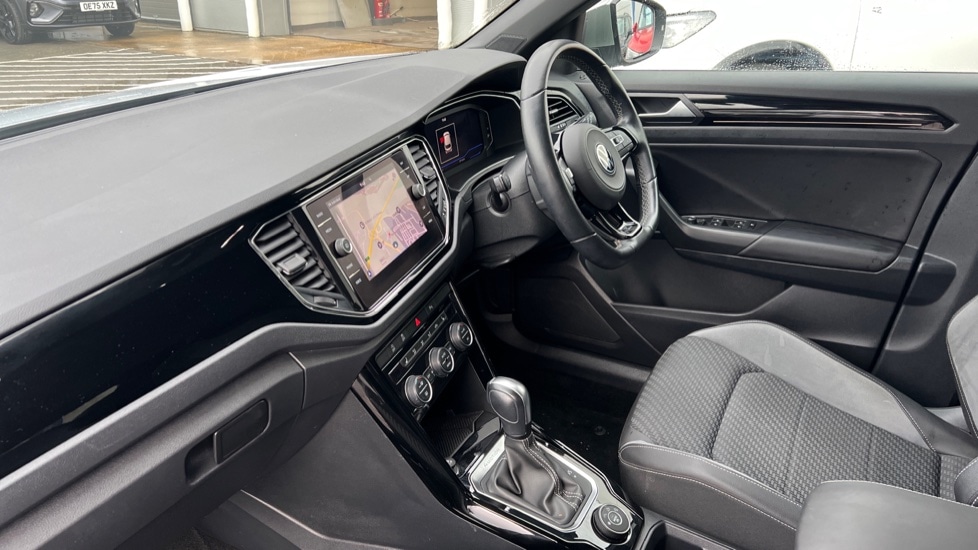 Used Volkswagen T-Roc 2022 for sale - 76966640: Photo 2