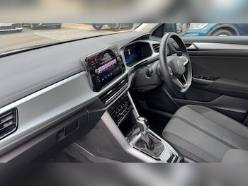 Used Volkswagen T-Roc 2023 for sale - 76112012: Photo 2