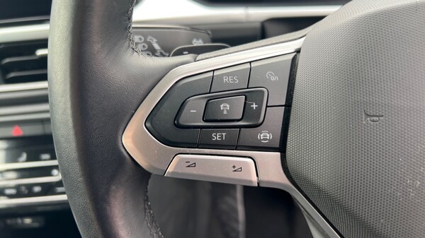 Used Volkswagen T-Roc 2023 for sale - 76112012: Photo 30