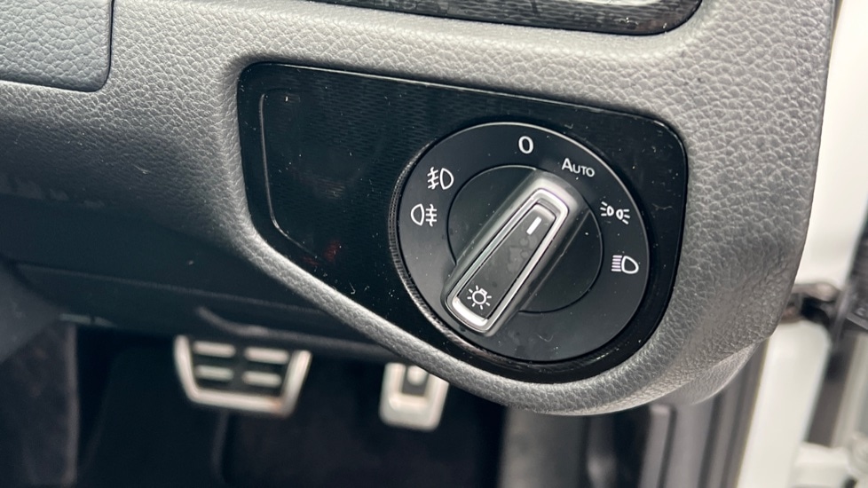 Used Volkswagen Golf 2017 for sale - 77092502: Photo 32