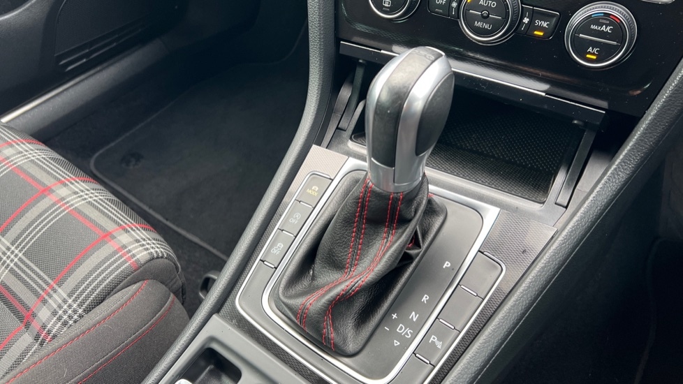 Used Volkswagen Golf 2017 for sale - 77092502: Photo 34