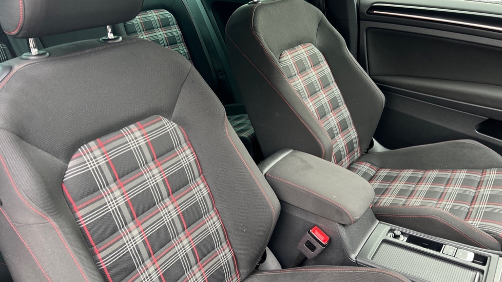 Used Volkswagen Golf 2017 for sale - 77092502: Photo 38