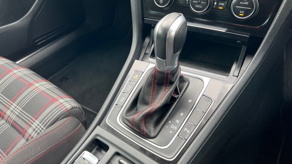 Used Volkswagen Golf 2017 for sale - 77092502: Photo 42