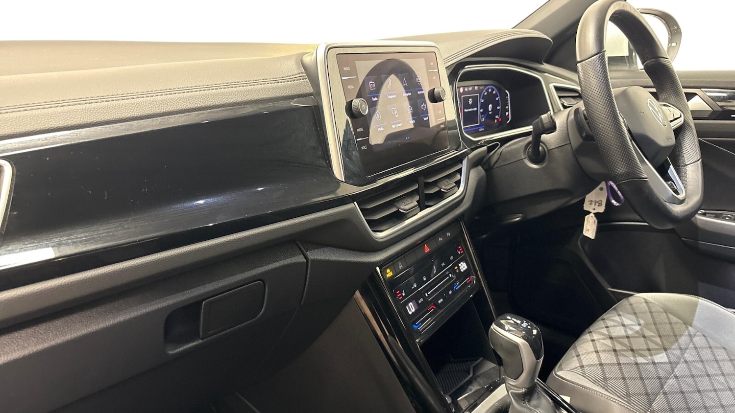 Used Volkswagen T-Roc 2022 for sale - 76079091: Photo 2