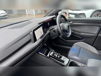 Used Volkswagen Golf 2023 for sale - 76856376: Photo