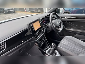 Used Volkswagen T-Roc 2023 for sale - 76640222: Photo