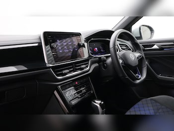 Used Volkswagen T-Roc 2023 for sale - 75602935: Photo