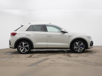 Used Volkswagen T-Roc 2023 for sale - 75602935: Photo