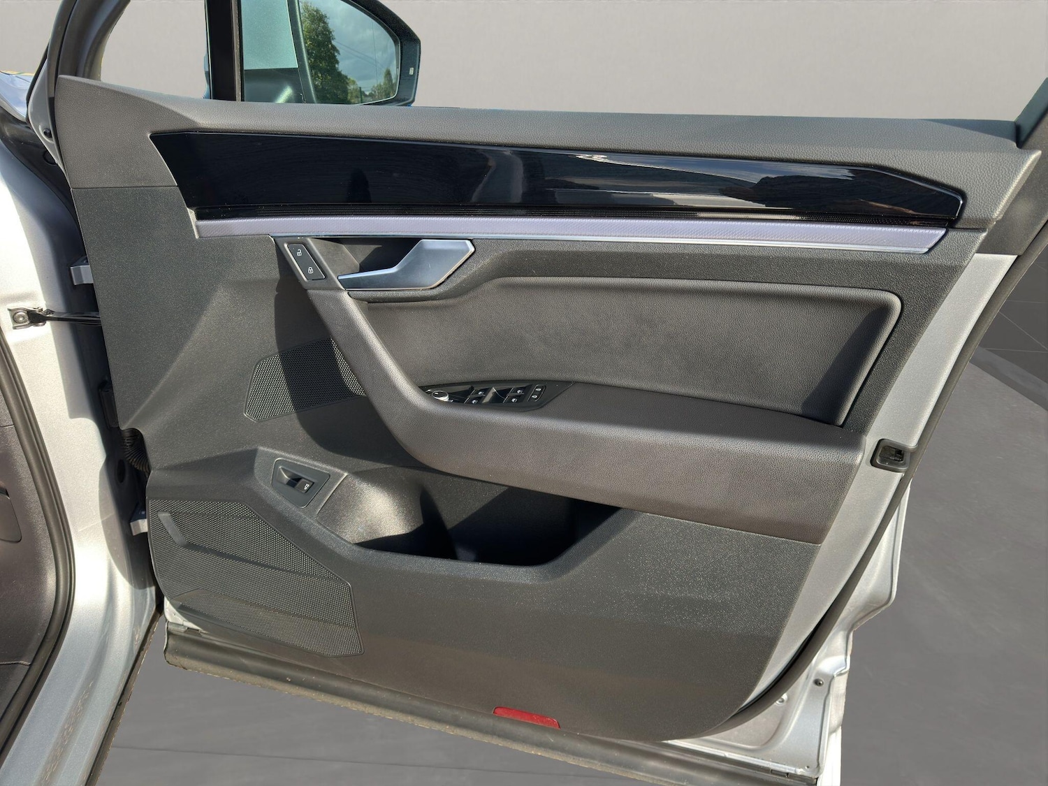 Used Volkswagen Touareg 2018 for sale - 76987988: Photo 12