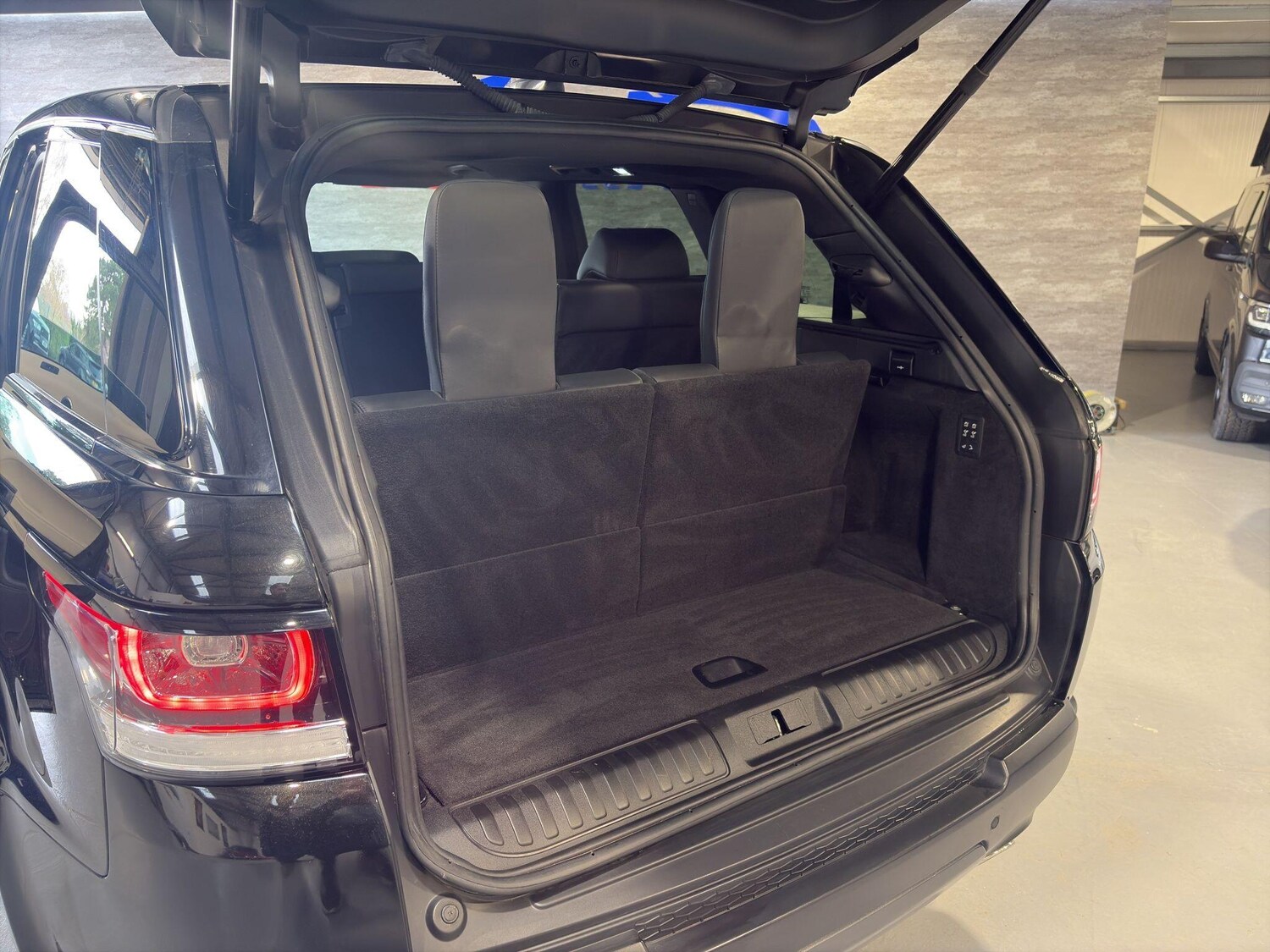 Used Land Rover Range Rover Sport 2017 for sale - 77657465: Photo 40