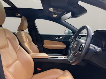 Used Volvo V60 2018 for sale - 75696245: Photo