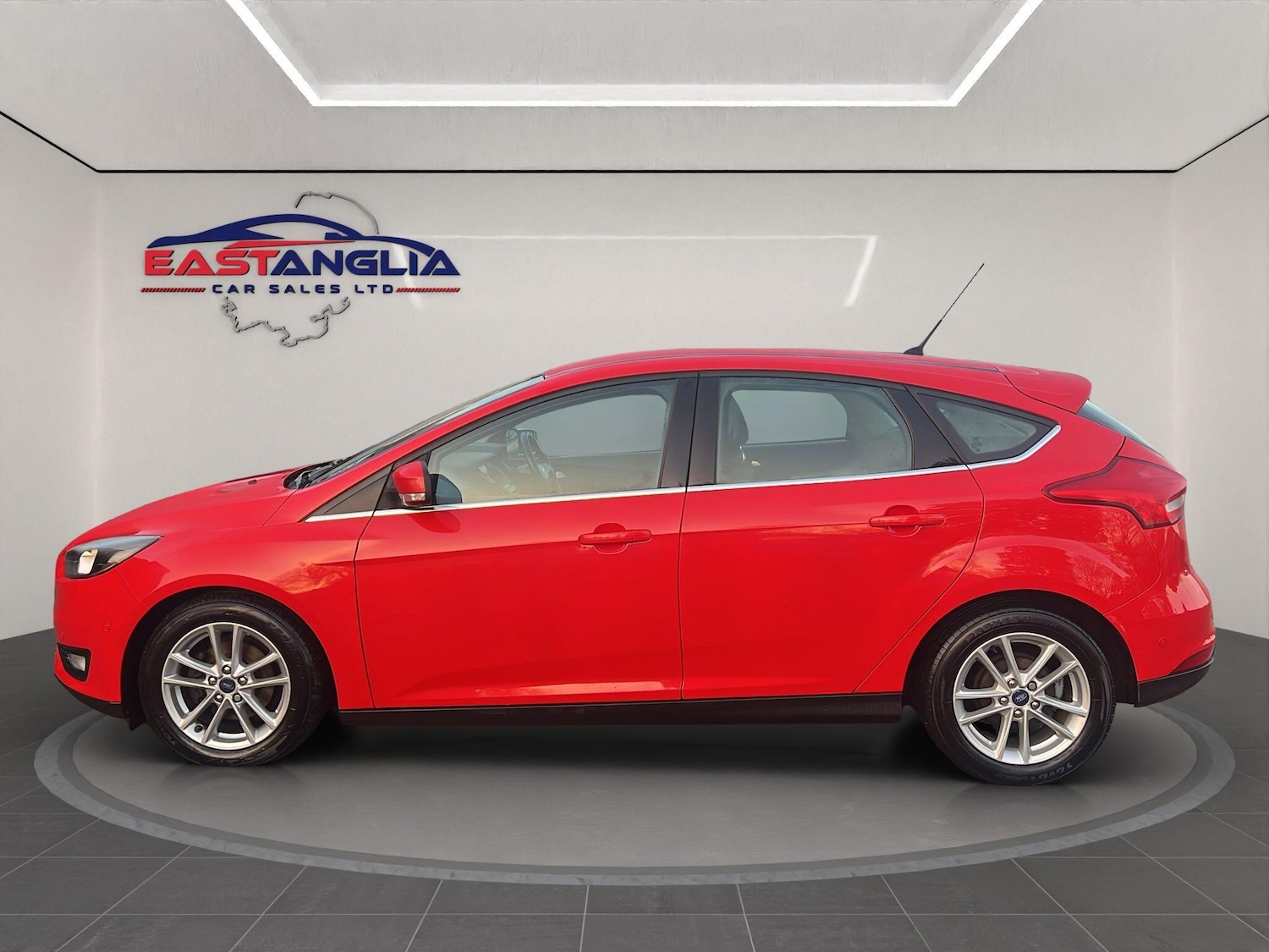 Used Ford Focus 2015 for sale - 76701631: Photo 2