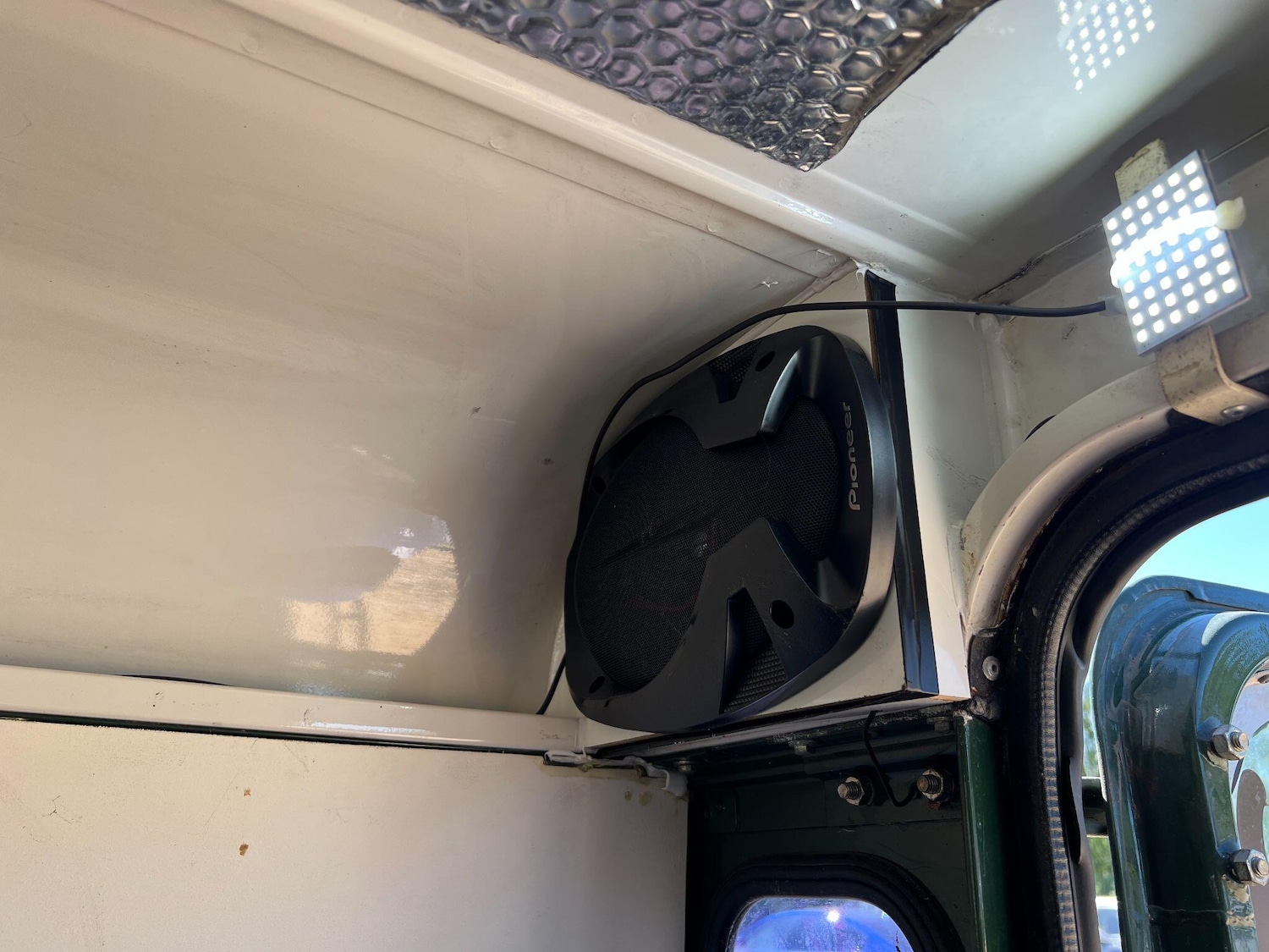 Used Land Rover Defender 1998 for sale - 76988073: Photo 17