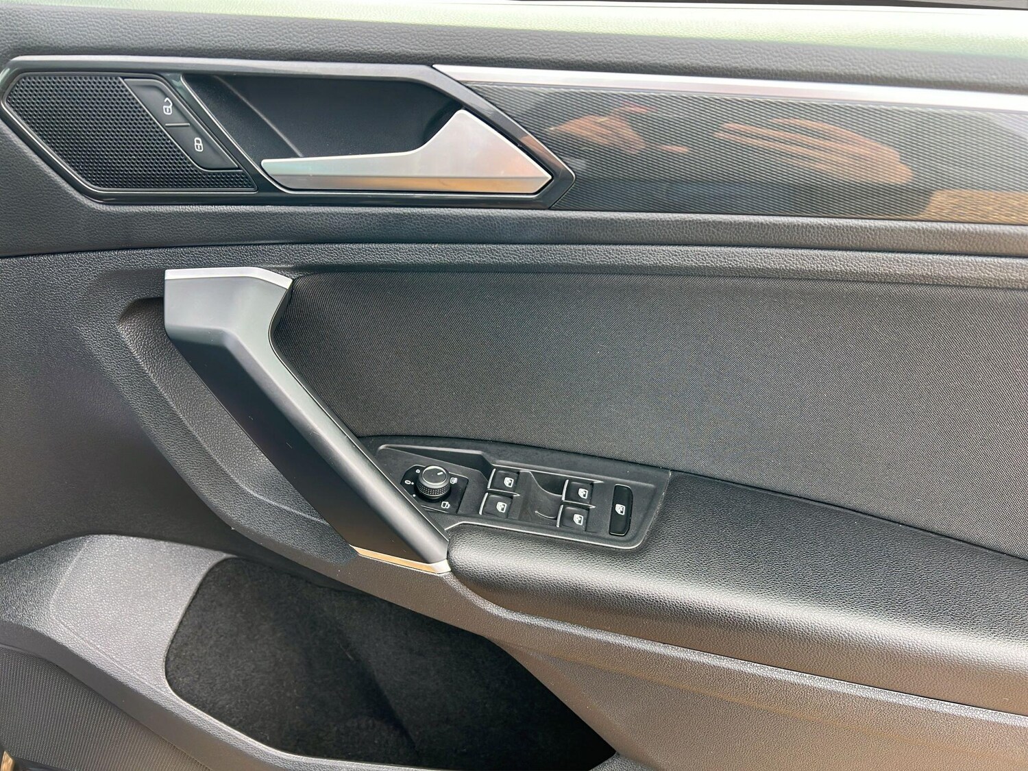 Used Volkswagen Tiguan 2017 for sale - 76538237: Photo 27