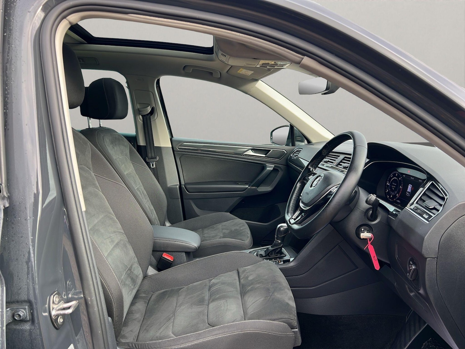 Used Volkswagen Tiguan 2017 for sale - 76538237: Photo 3