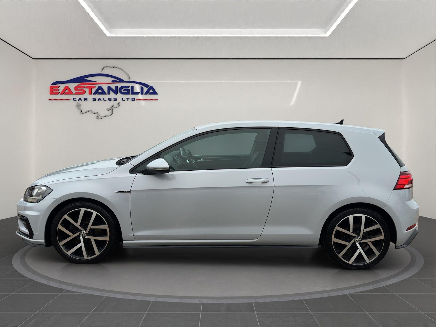 Used Volkswagen Golf 2018 for sale - 77067137: Photo 2