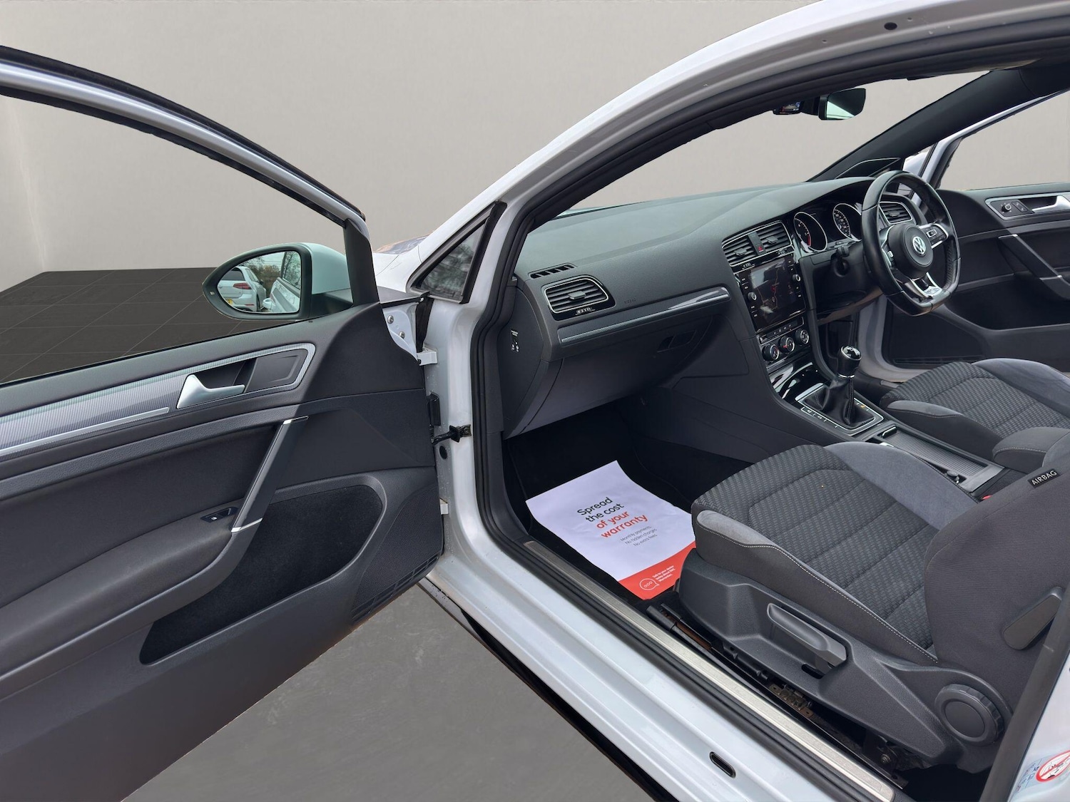 Used Volkswagen Golf 2018 for sale - 77067137: Photo 32