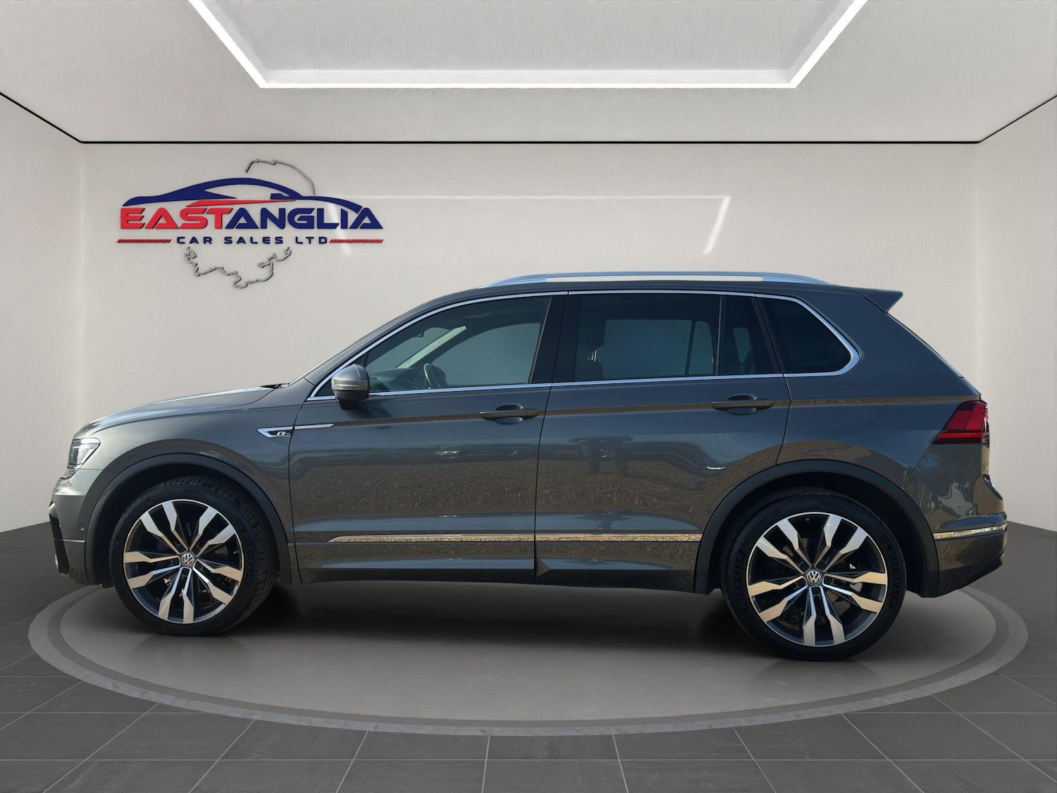 Used Volkswagen Tiguan 2017 for sale - 76072969: Photo 2