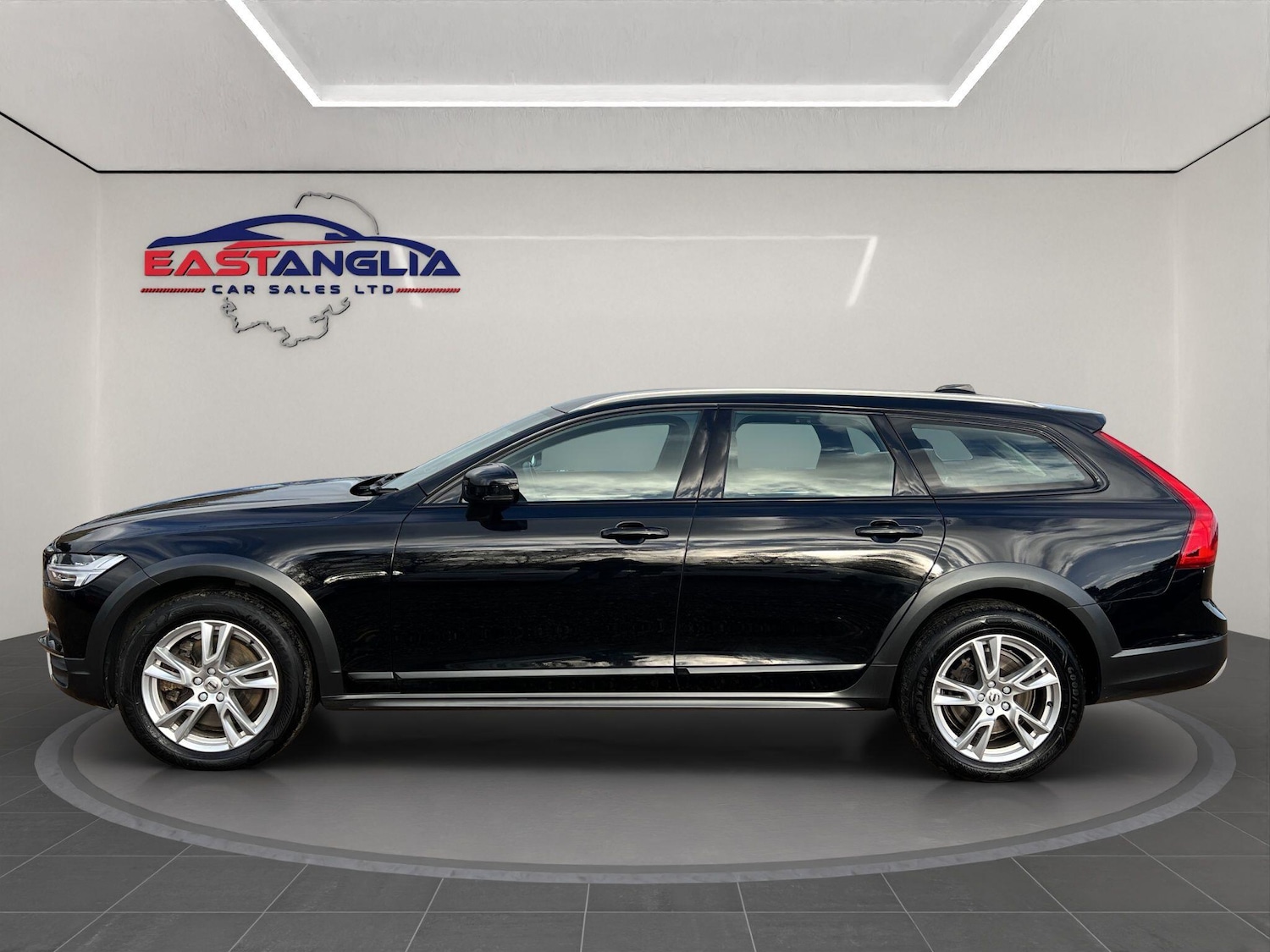 Used Volvo V90 Cross Country 2018 for sale - 76823588: Photo 10