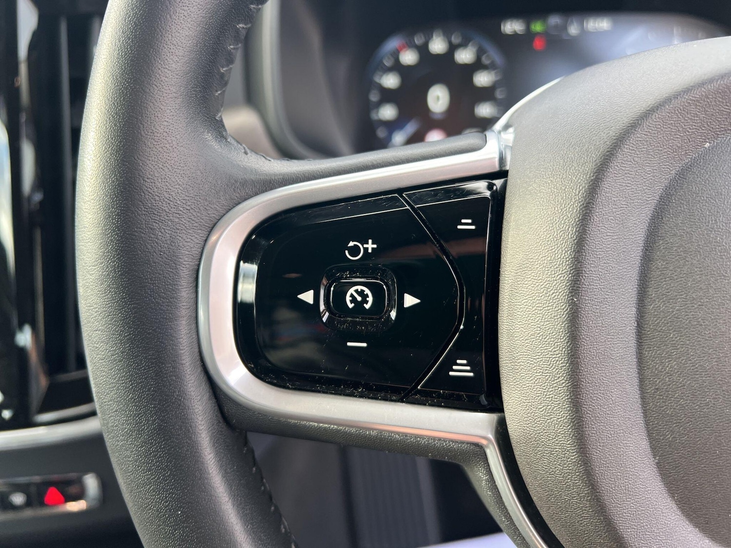 Used Volvo V90 Cross Country 2018 for sale - 76823588: Photo 17