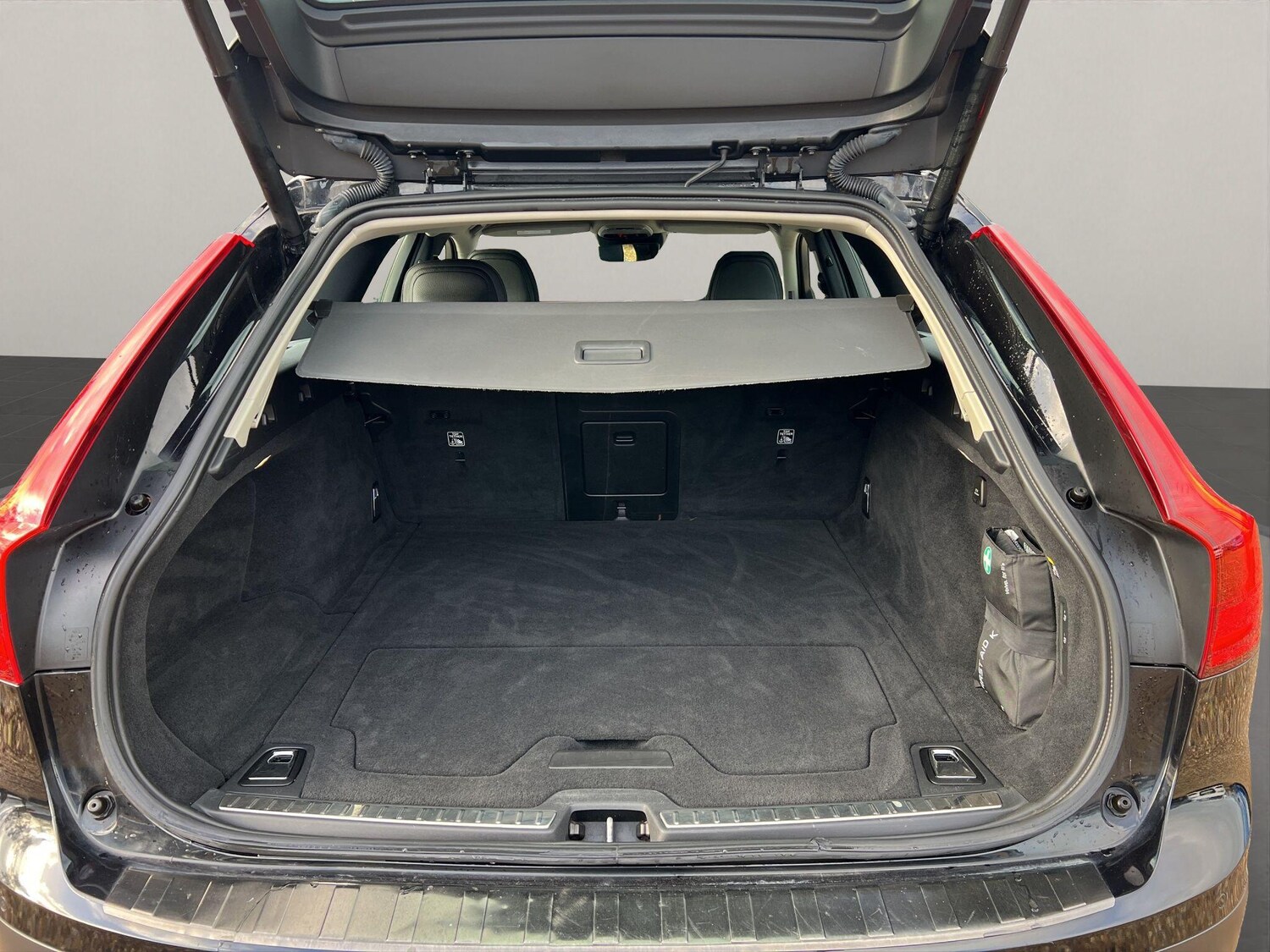 Used Volvo V90 Cross Country 2018 for sale - 76823588: Photo 36