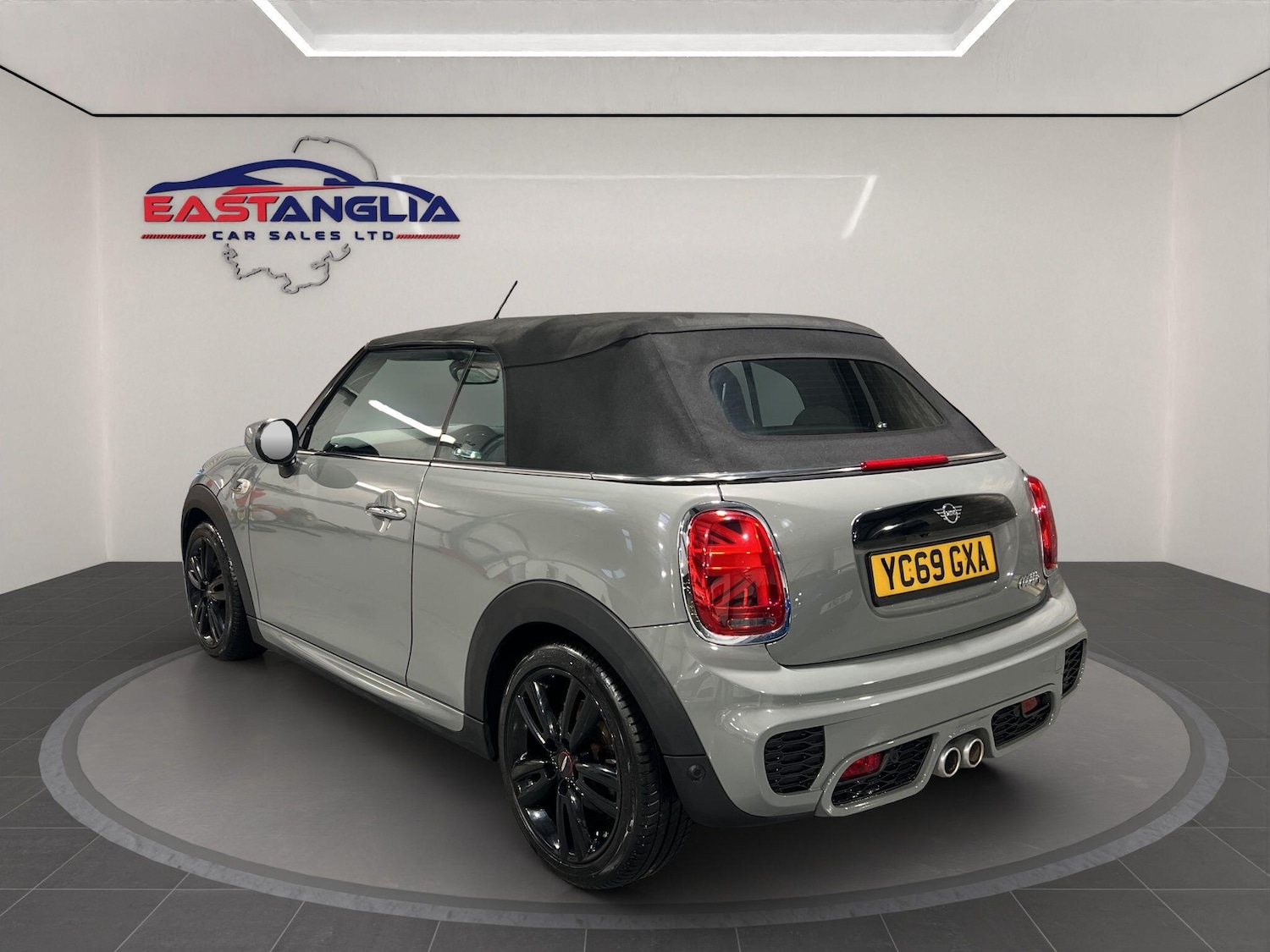 Used MINI Convertible 2019 for sale - 77344591: Photo 2