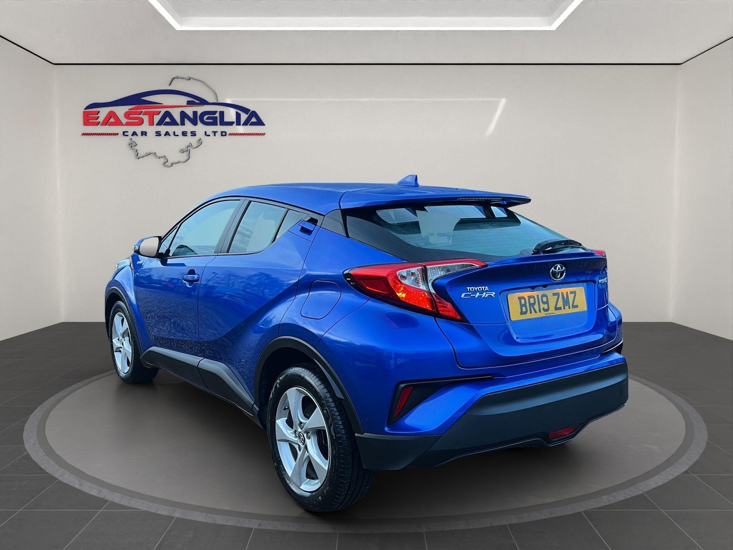 Used Toyota C-HR 2019 for sale - 76824330: Photo 2