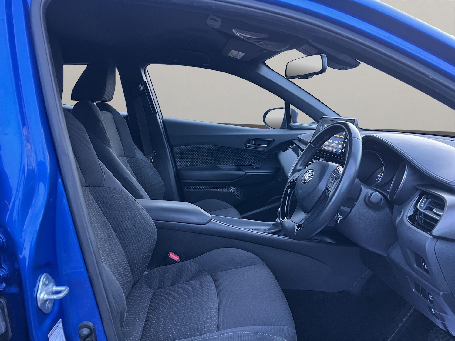 Used Toyota C-HR 2019 for sale - 76824330: Photo 3