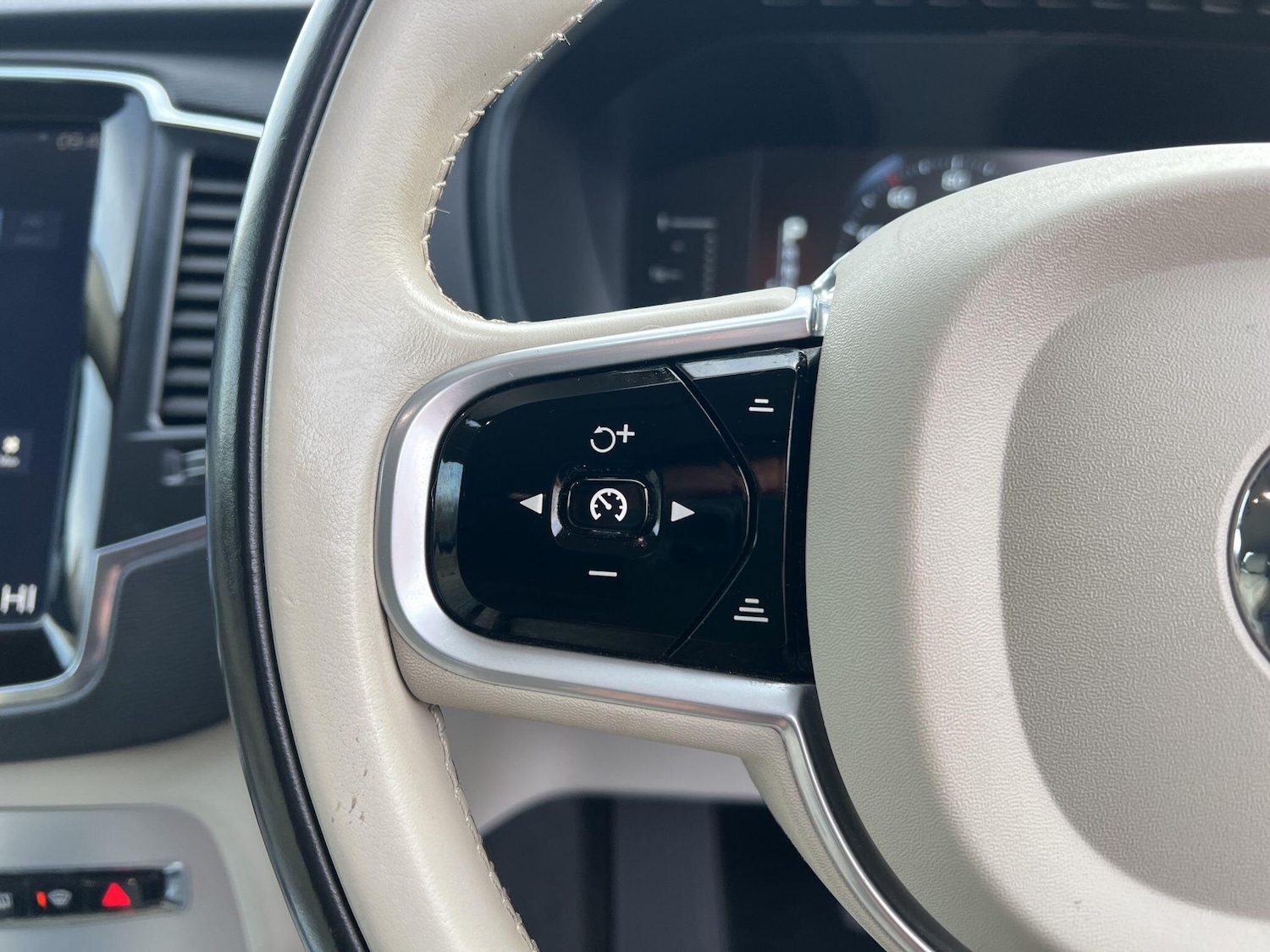 Used Volvo XC90 2017 for sale - 76633902: Photo 22