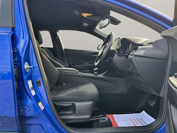 Used Toyota C-HR 2019 for sale - 76620463: Photo