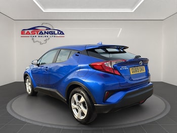 Used Toyota C-HR 2019 for sale - 76620463: Photo