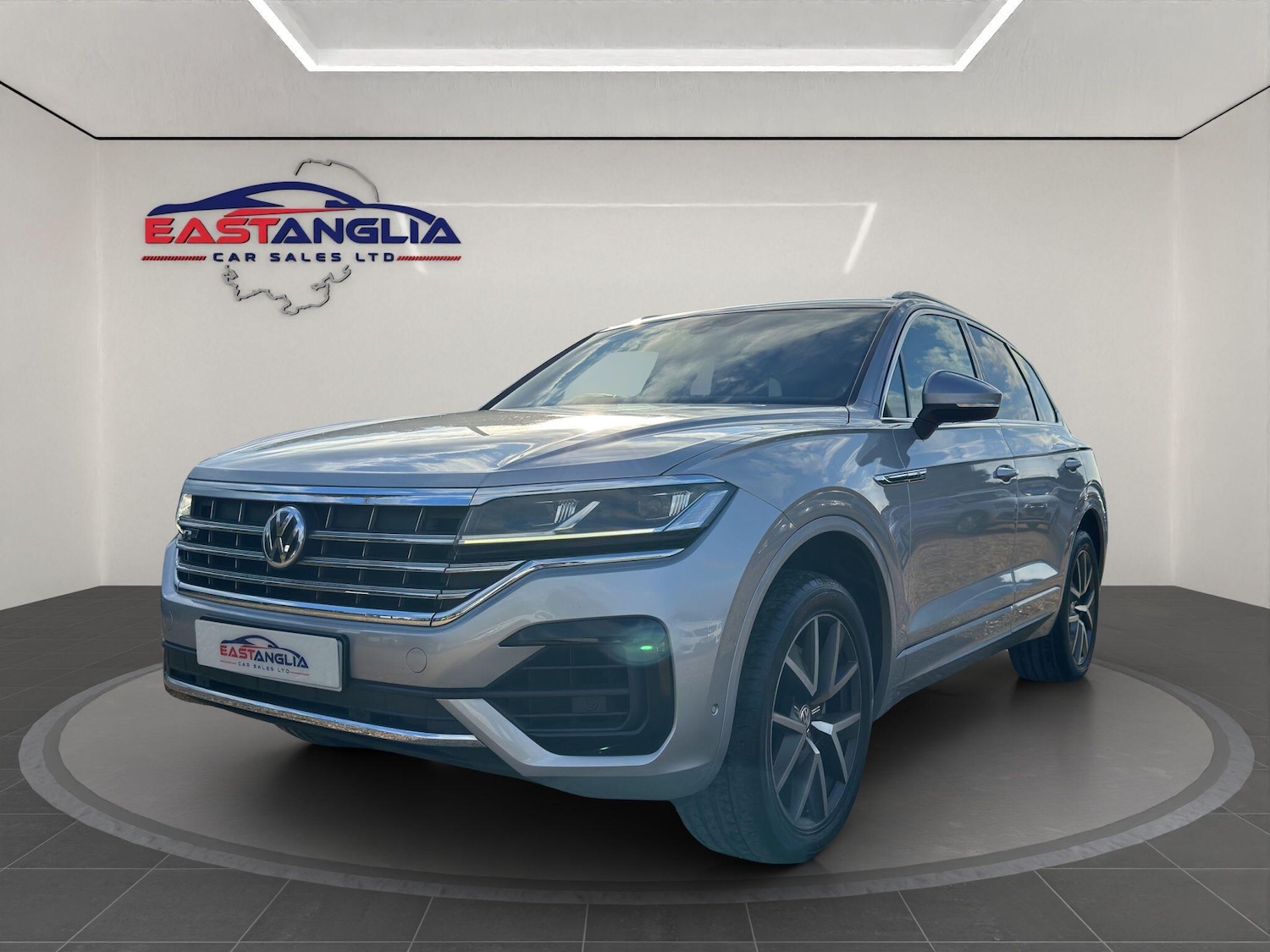 Used Volkswagen Touareg 2018 for sale - 76000610: Photo 1