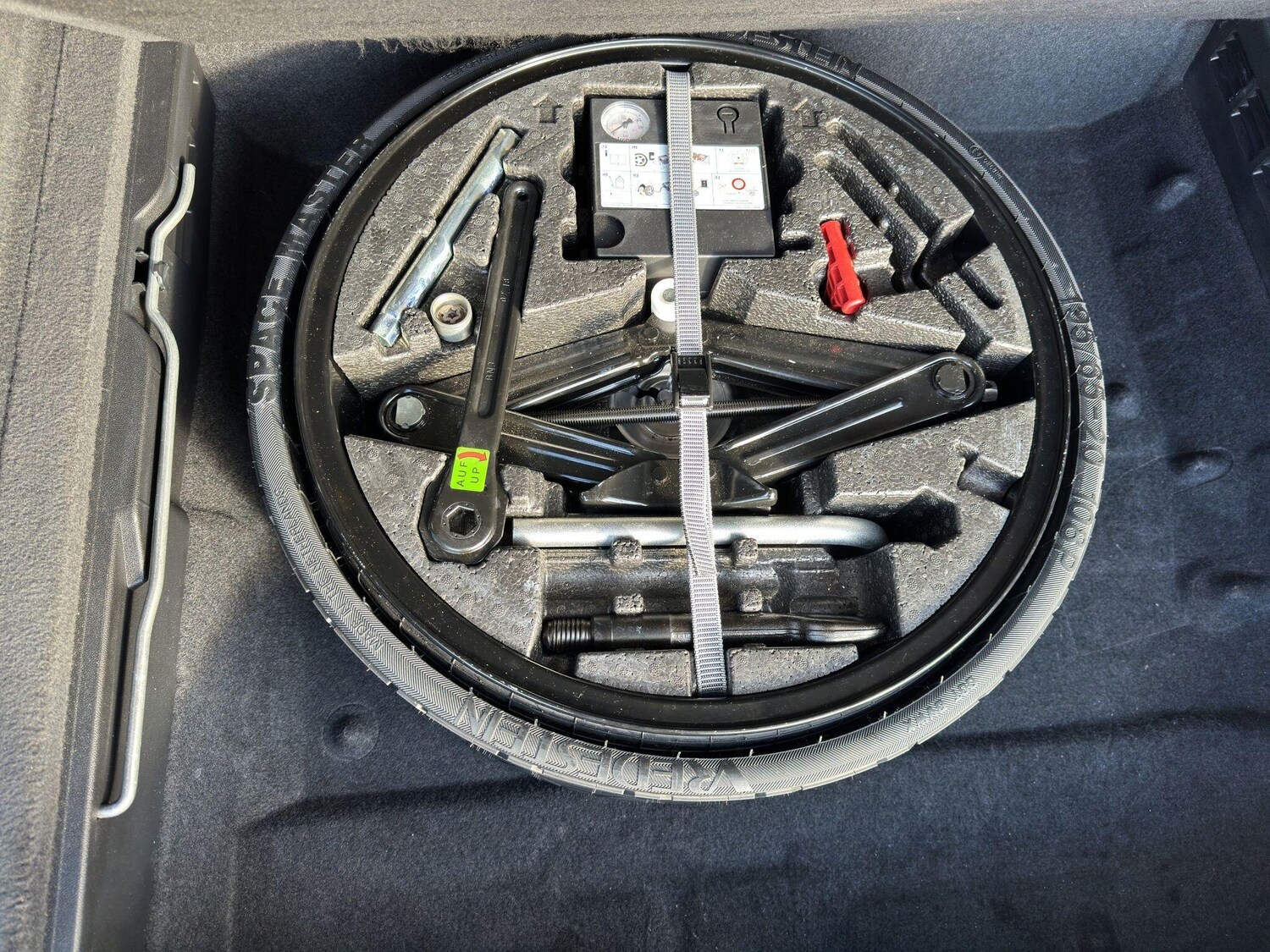 Used Volkswagen Touareg 2018 for sale - 76000610: Photo 17