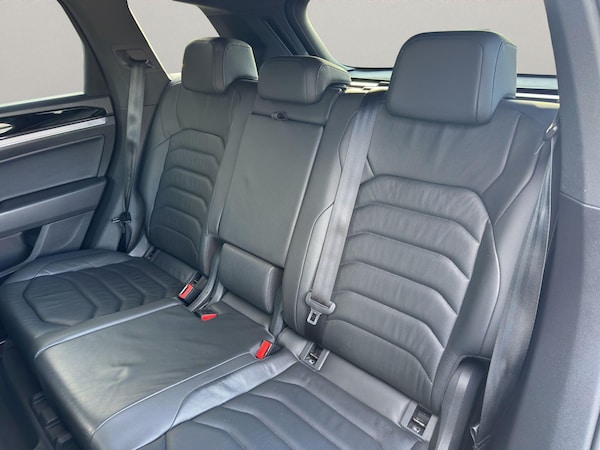 Used Volkswagen Touareg 2018 for sale - 76000610: Photo 18