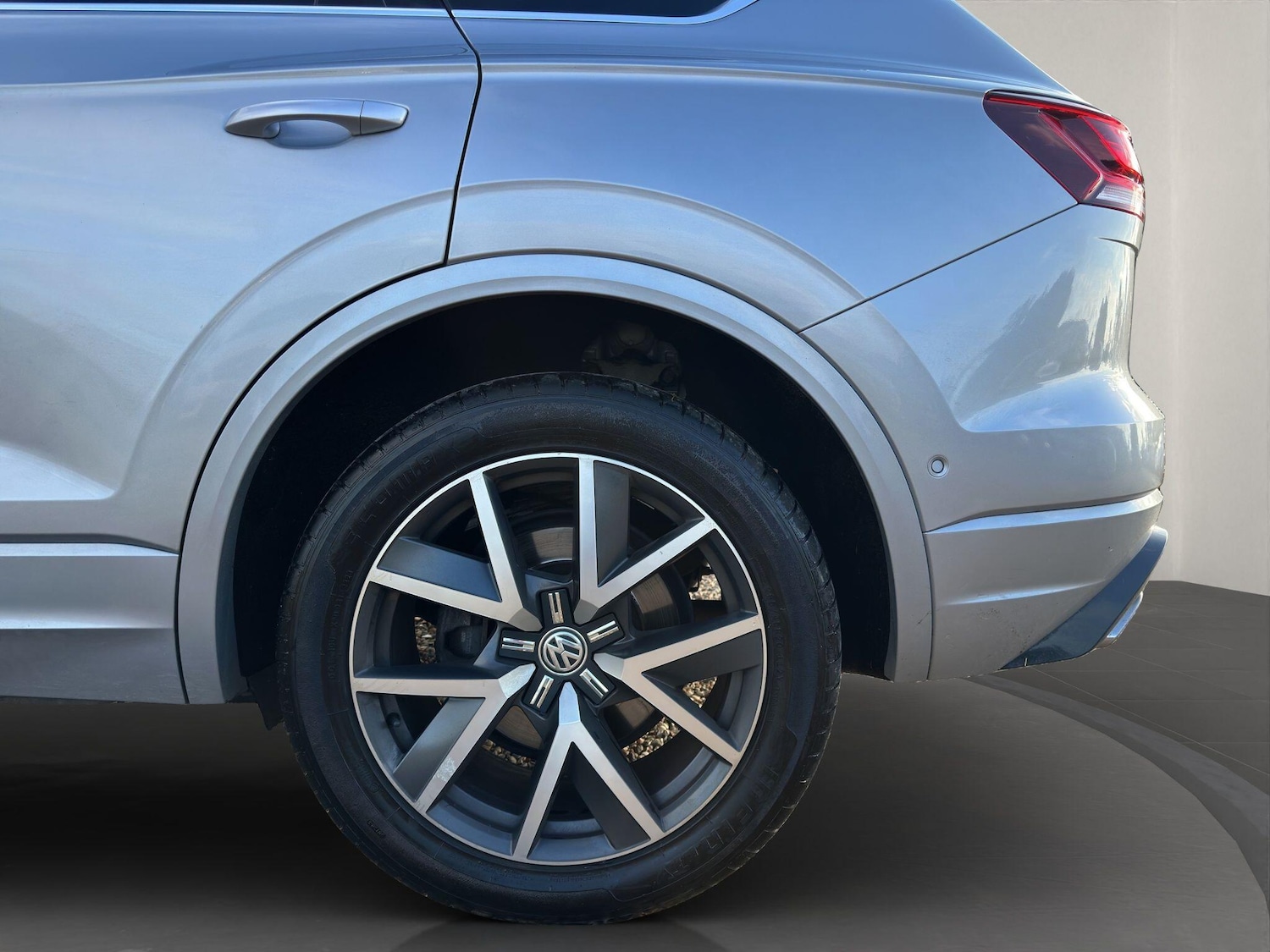 Used Volkswagen Touareg 2018 for sale - 76000610: Photo 25