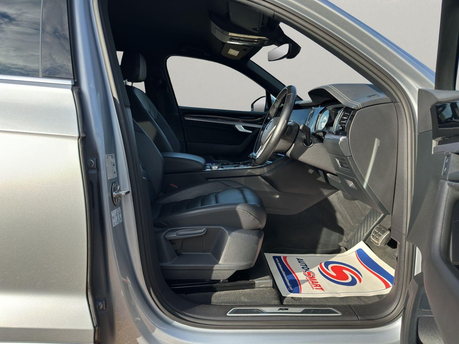 Used Volkswagen Touareg 2018 for sale - 76000610: Photo 3