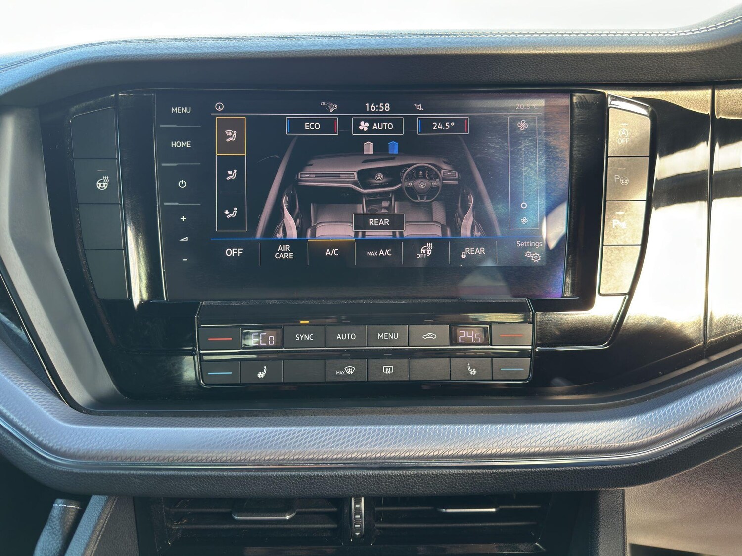 Used Volkswagen Touareg 2018 for sale - 76000610: Photo 31